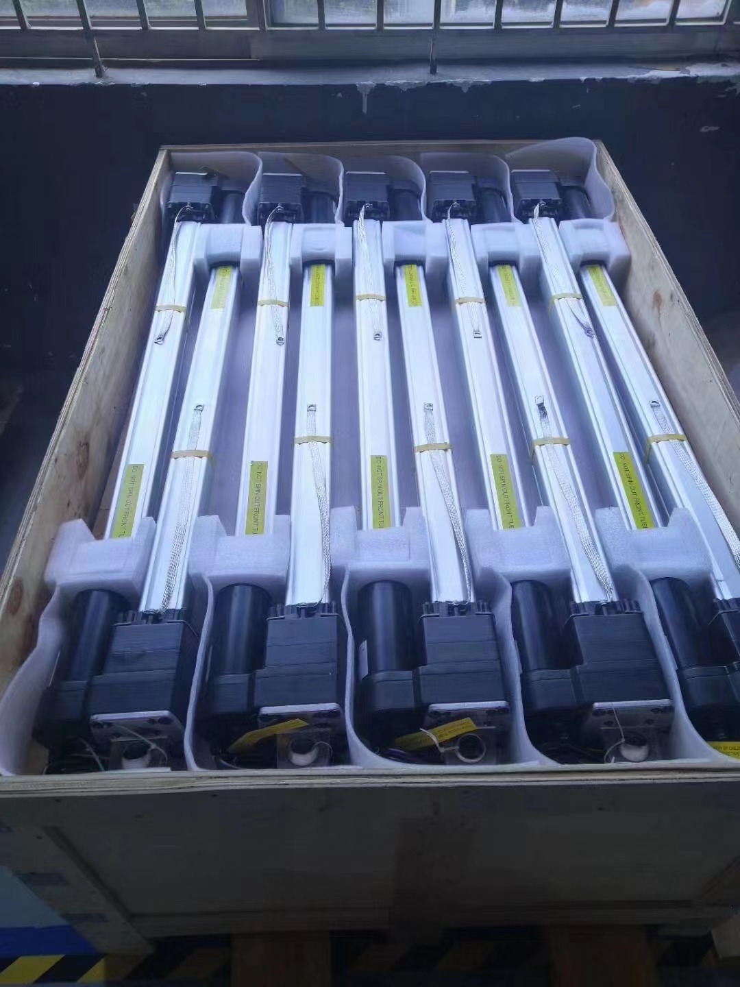 تعد المحركات الخطية مكونًا إلكترونيًا يستخدم بشكل متكرر ويتيح التحكم الدقيق والضبط في الحركة الخطية