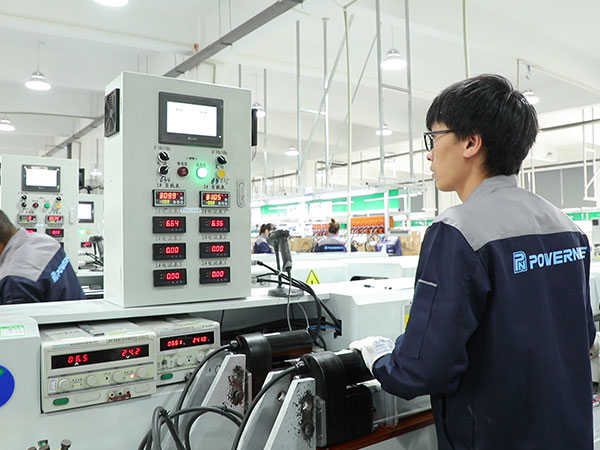 كيف تعمل وحدات التحكم على سلامة المتتبعين في ظل البيئات القاسية